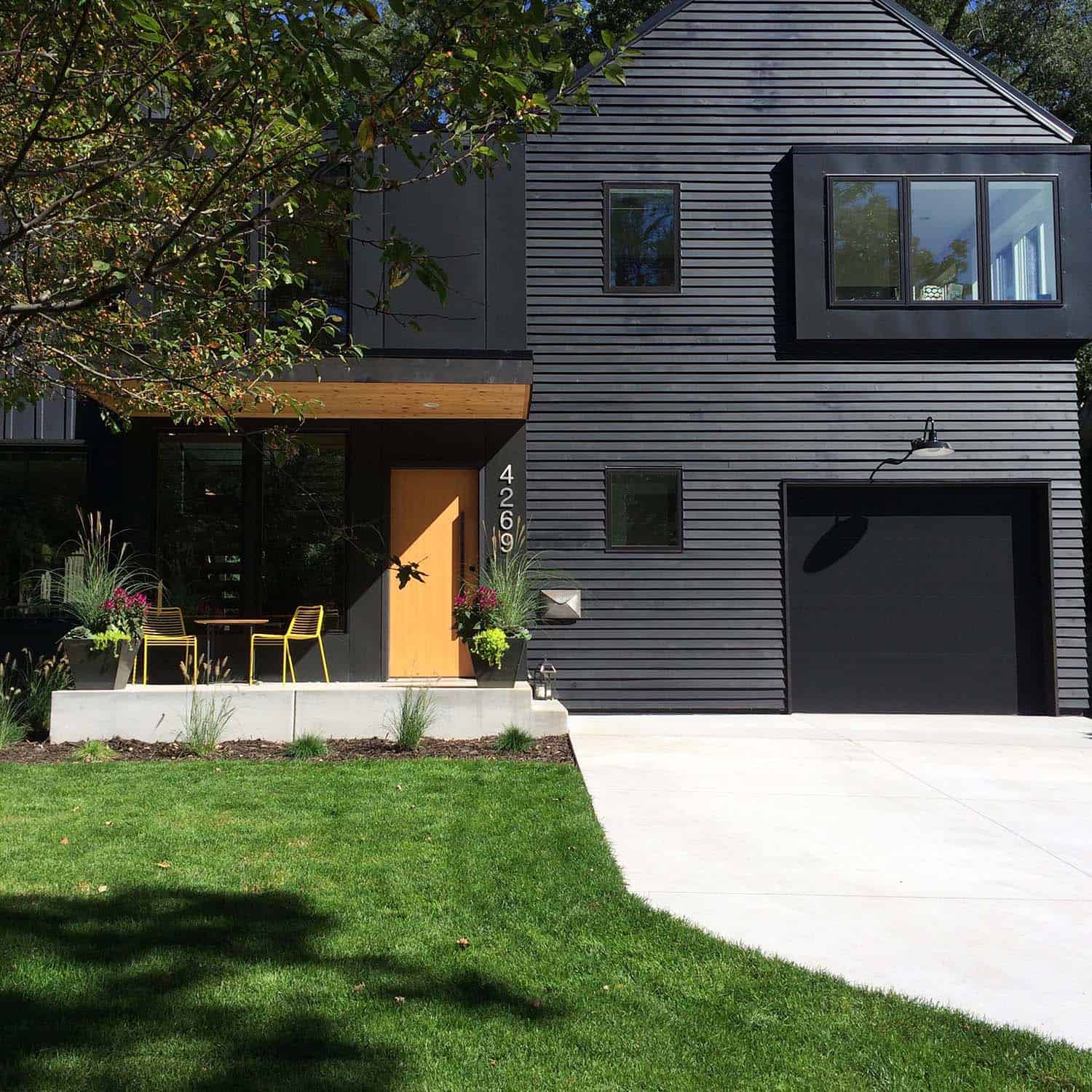 residence-modern-farmhouse-exterior