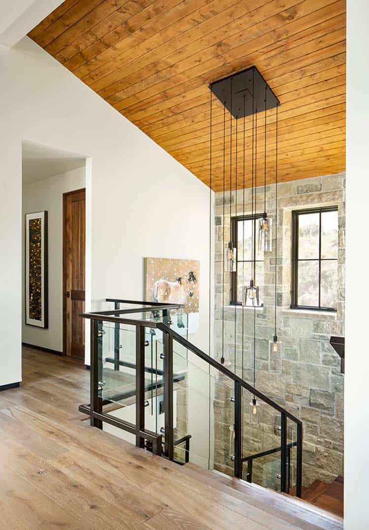 mountain-modern-home-staircase