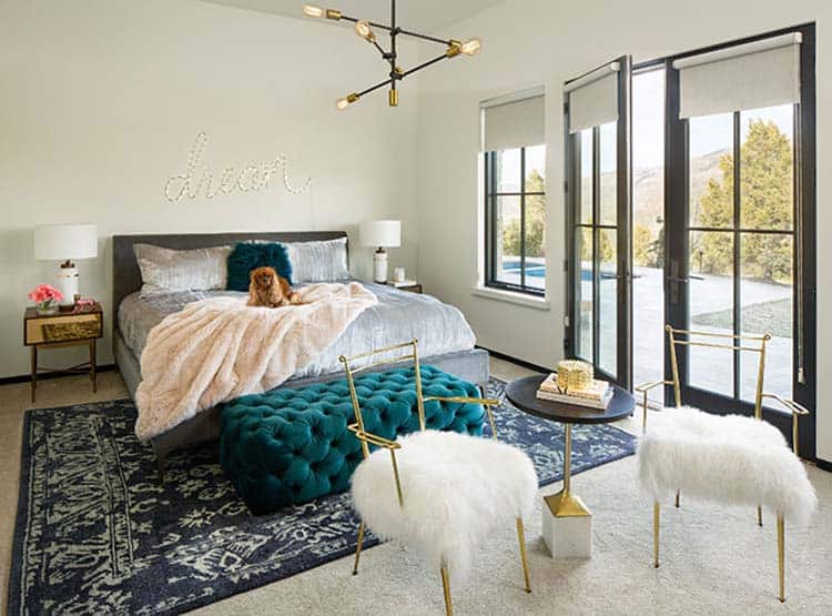 mountain-modern-home-bedroom