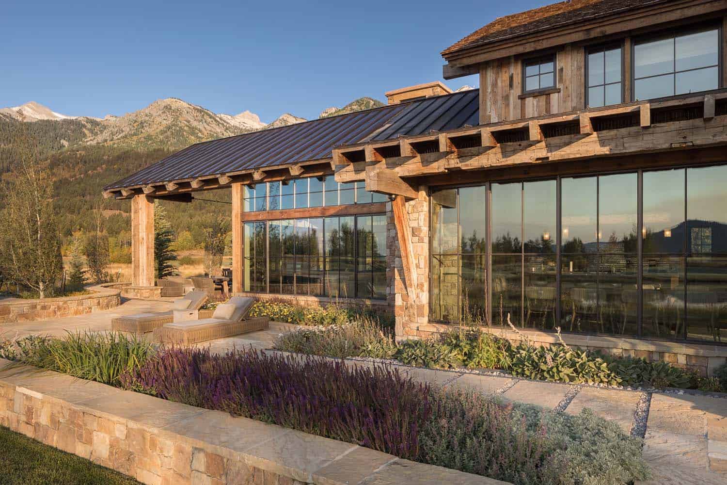 rustic-mountain-home-patio