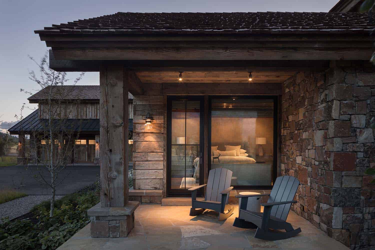 rustic-mountain-home-patio