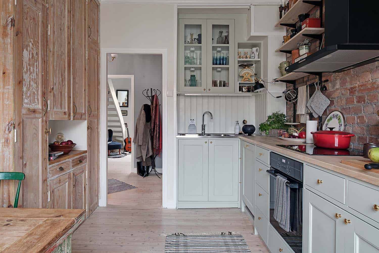 small-apartment-interior-scandinavian-kitchen