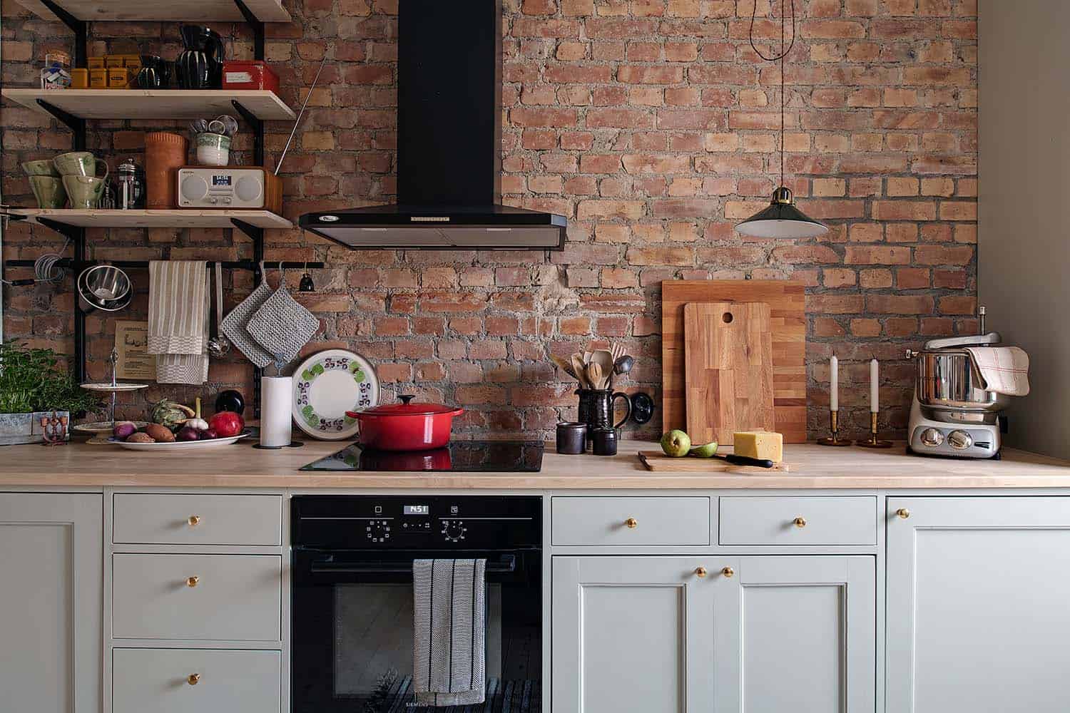 small-apartment-interior-scandinavian-kitchen