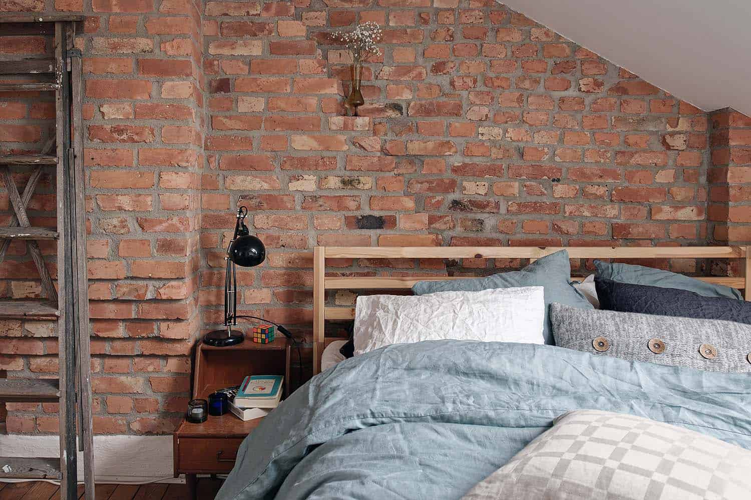 small-apartment-interior-scandinavian-bedroom