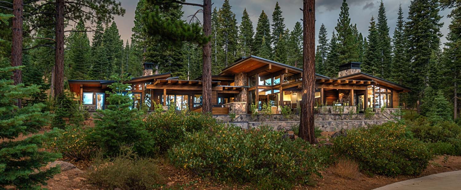 transitional-style-mountain-home-exterior