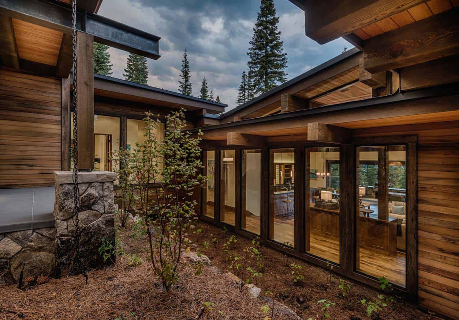 transitional-style-mountain-home-exterior