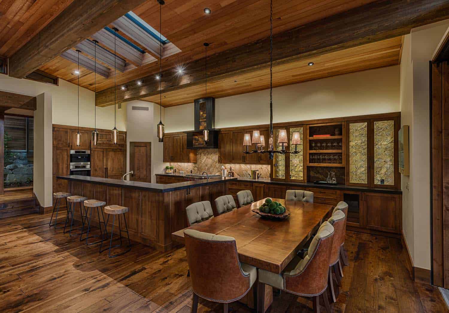 transitional-style-mountain-home-dining-room