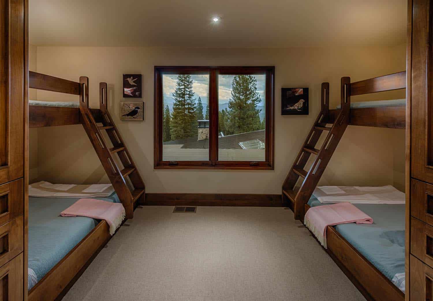 transitional-style-mountain-home-kids-bunk-bedroom