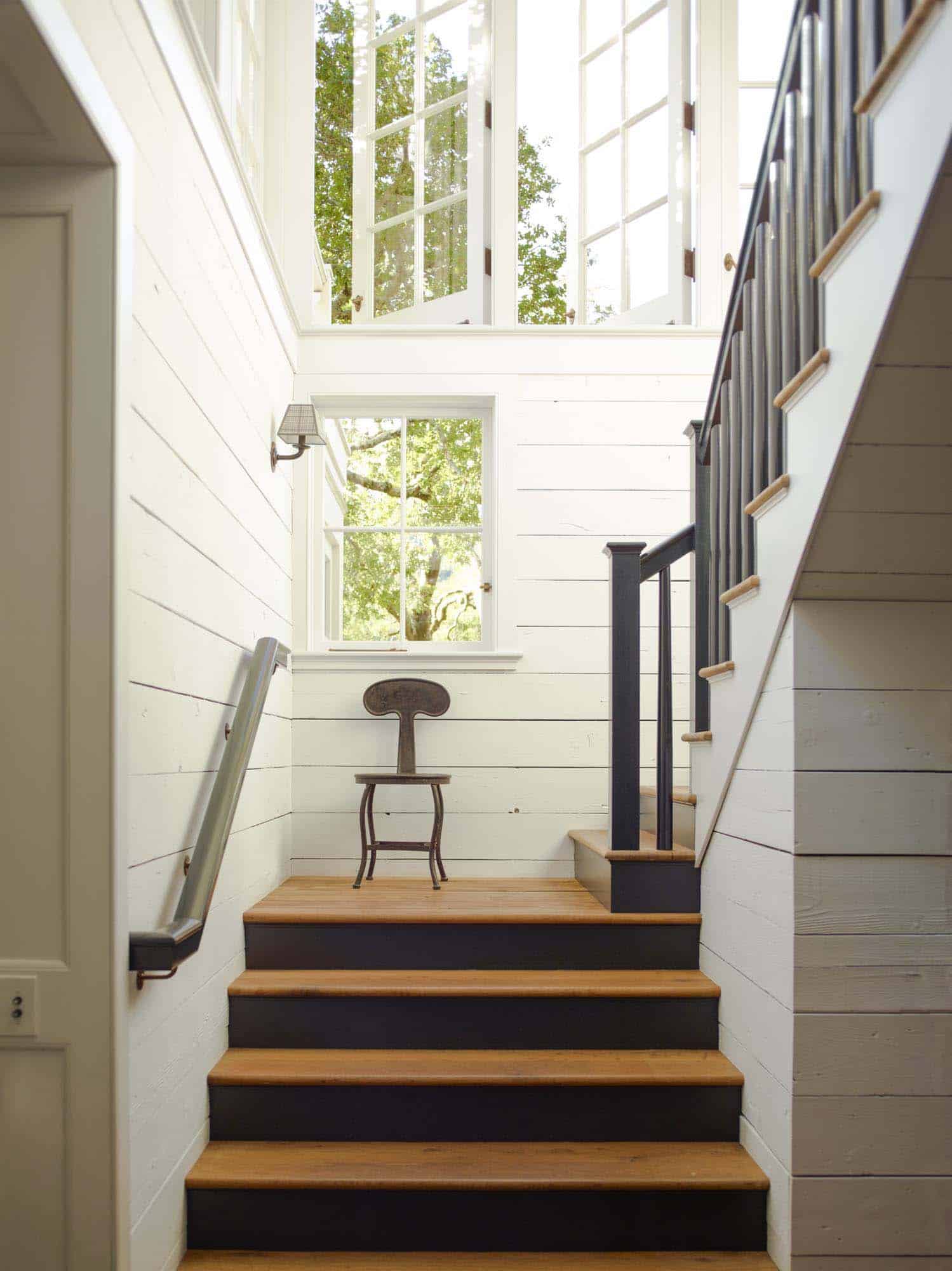 countryside-home-staircase