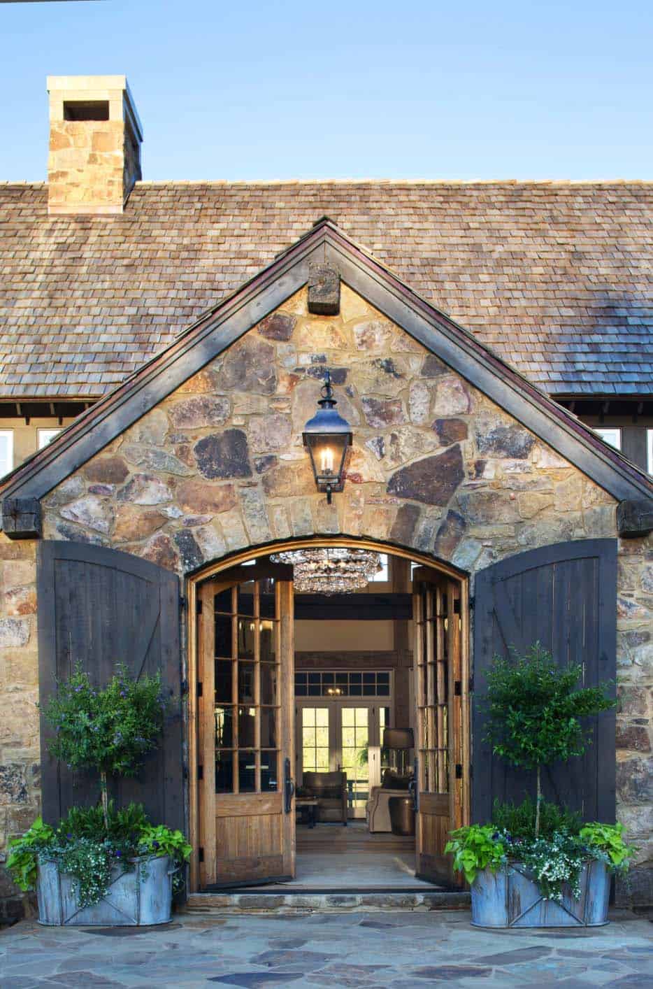 party-barn-farmhouse-entry
