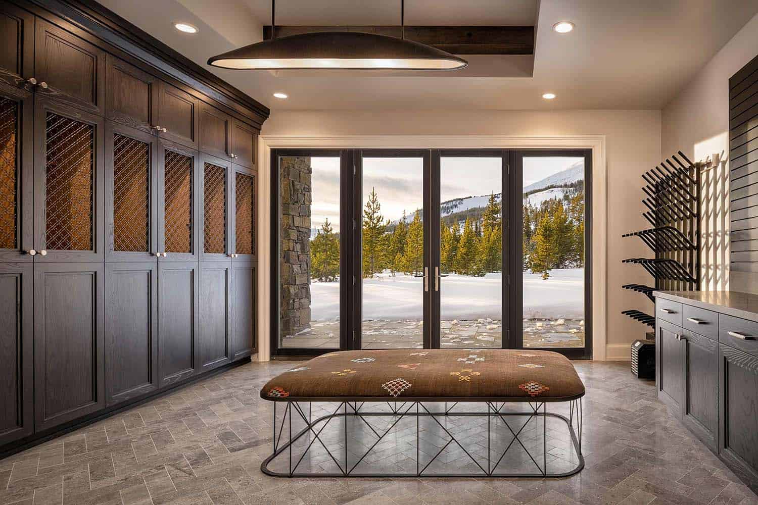 mountain-modern-home-mudroom