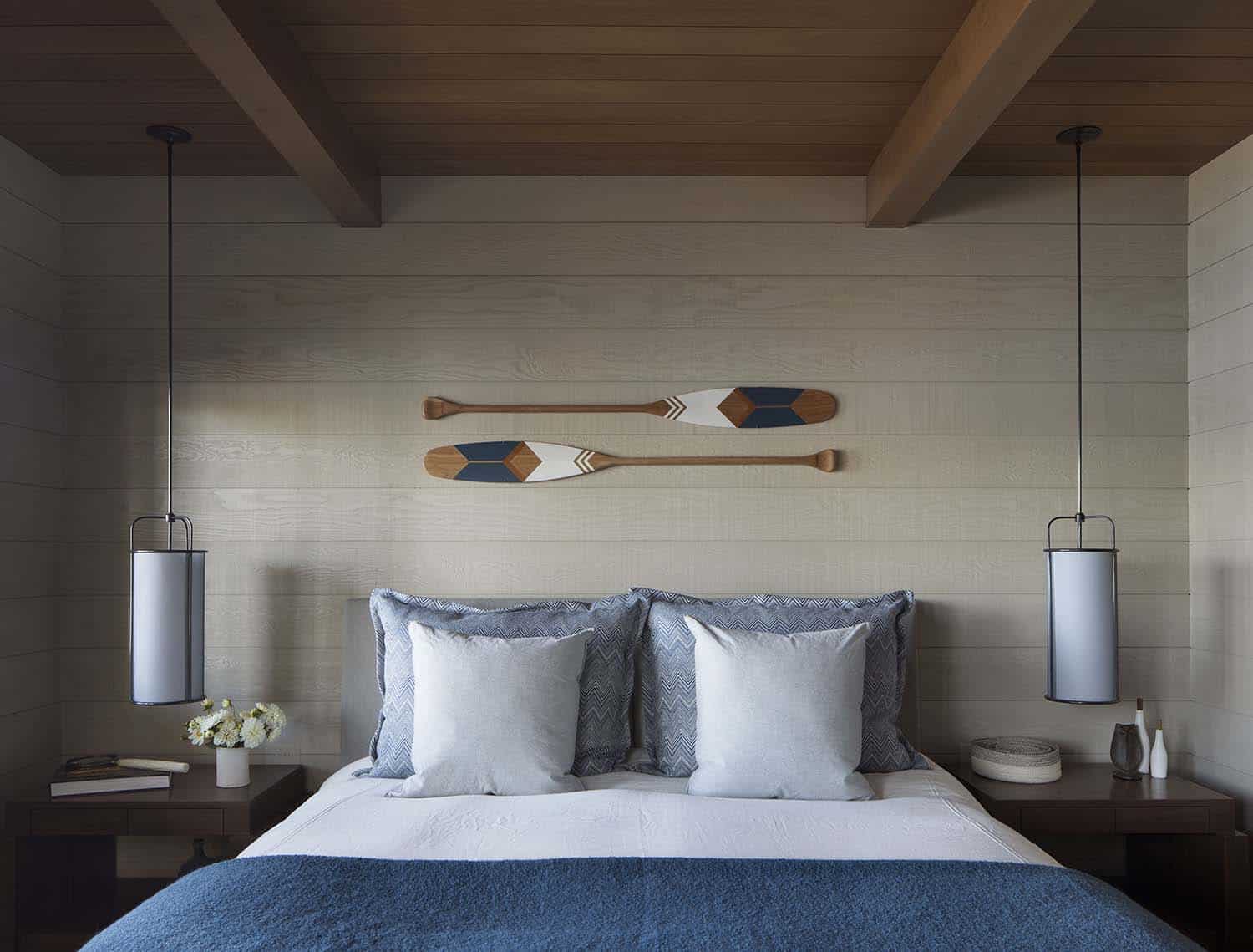 rustic-lake-house-bedroom