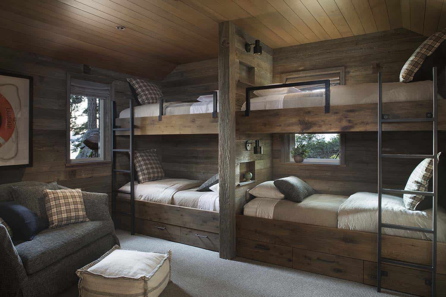 rustic-lake-house-bunk-bedroom