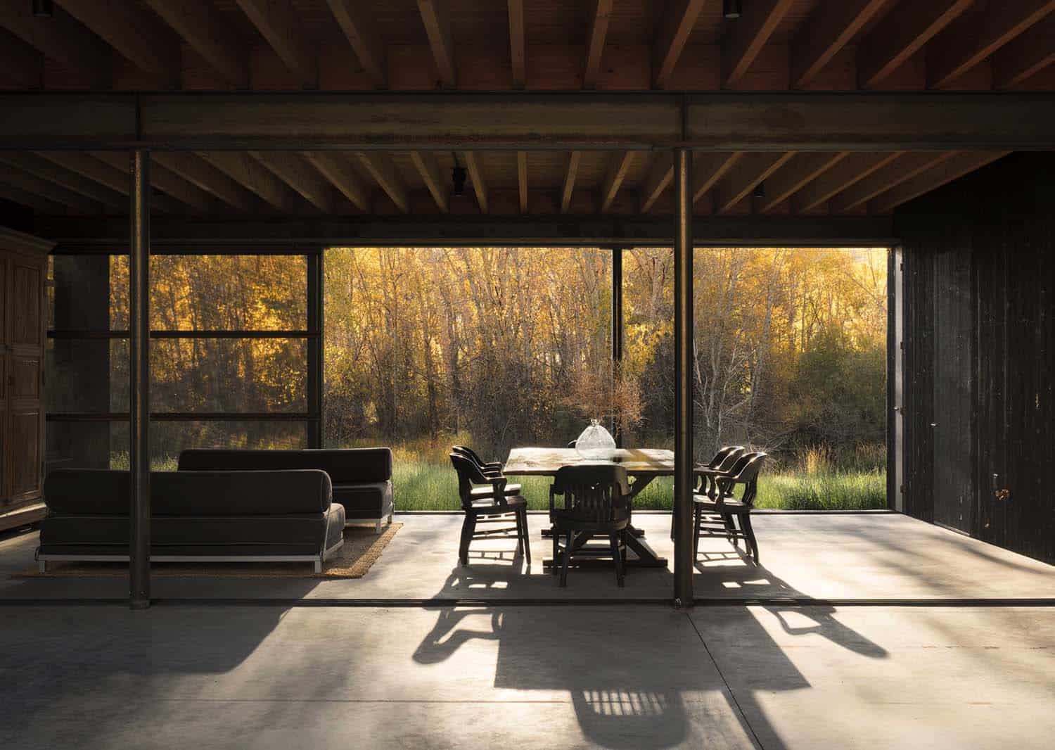 ranch-rustic-dining-room