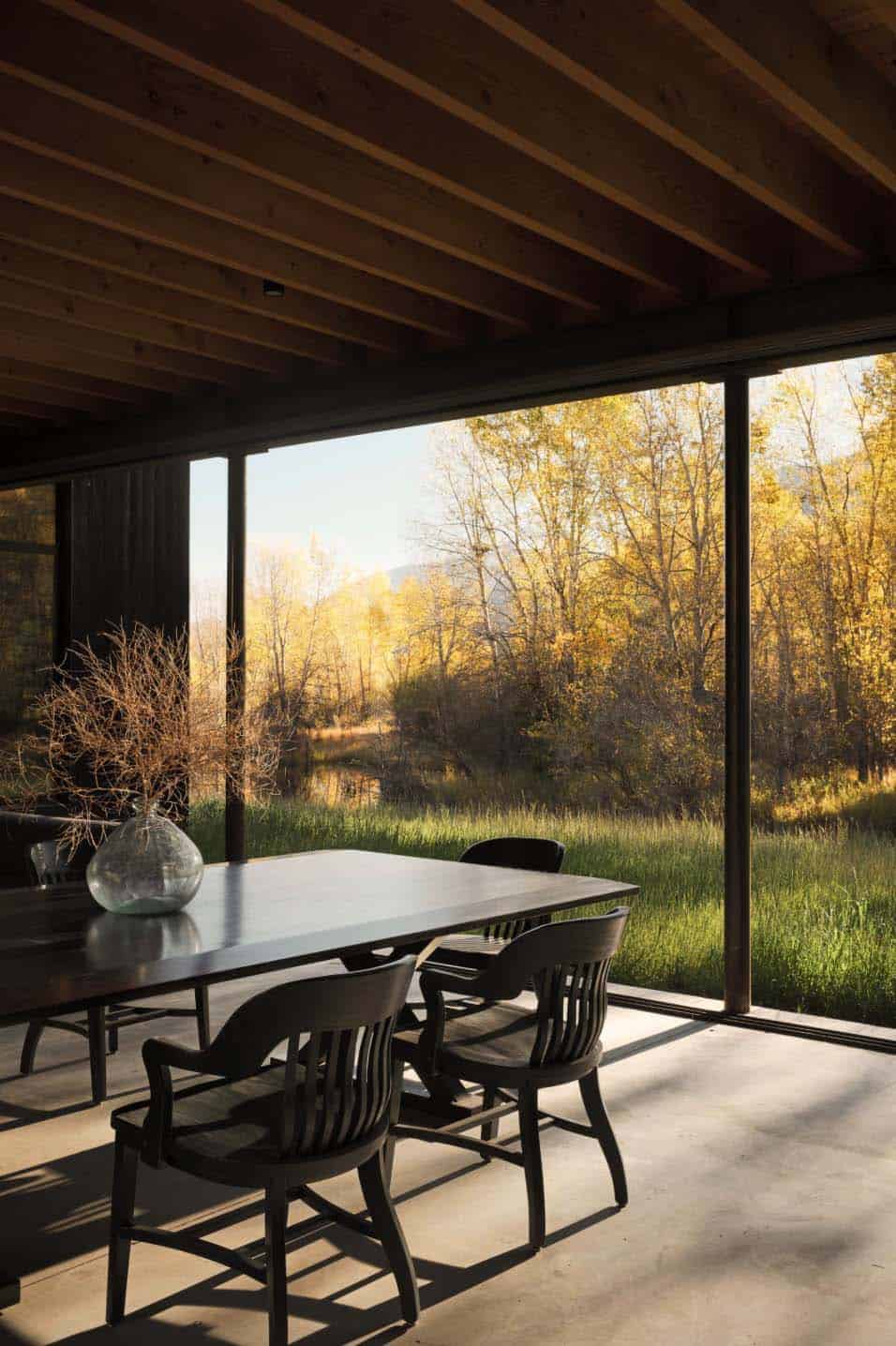 ranch-rustic-dining-room