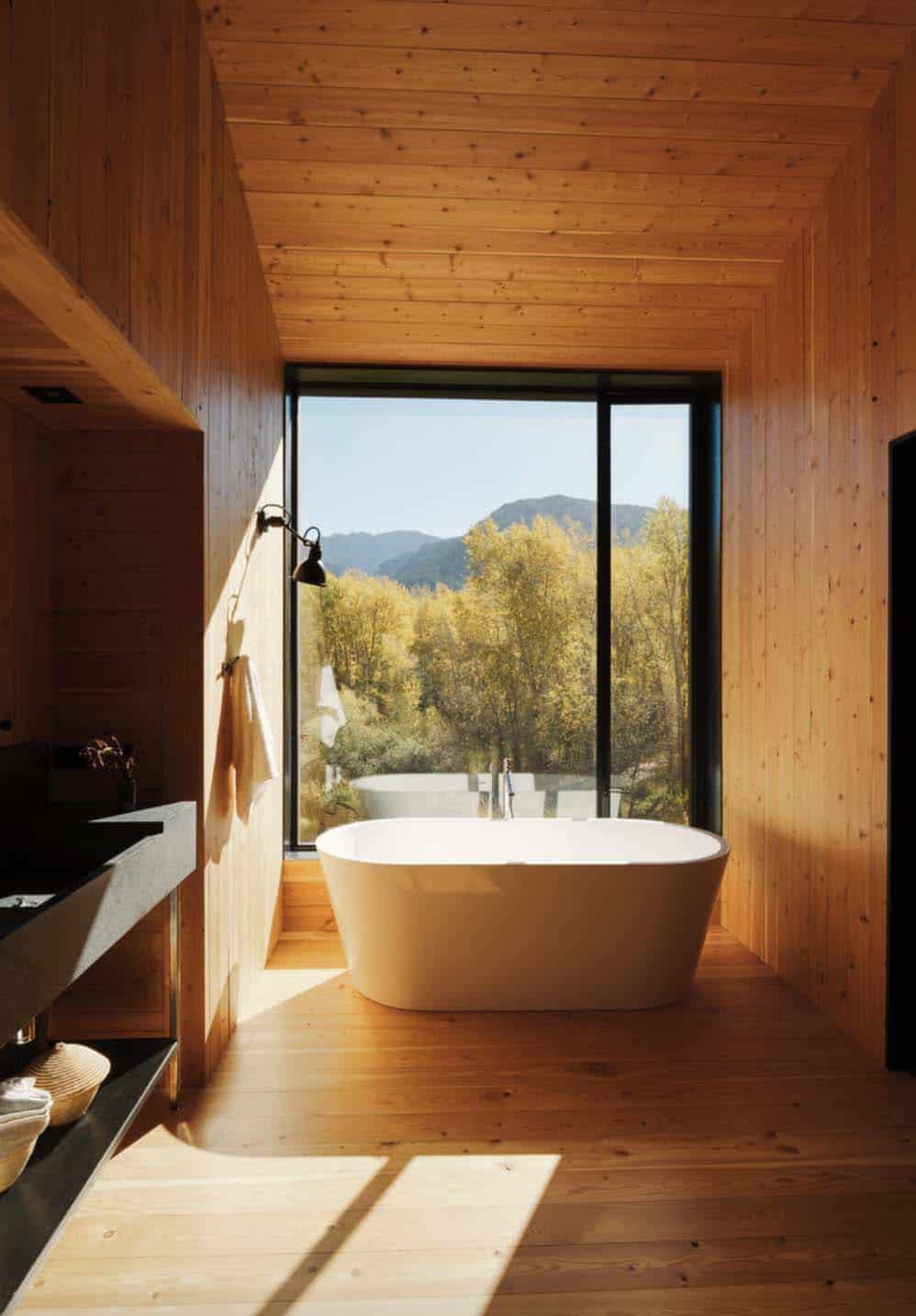 ranch-rustic-bathroom