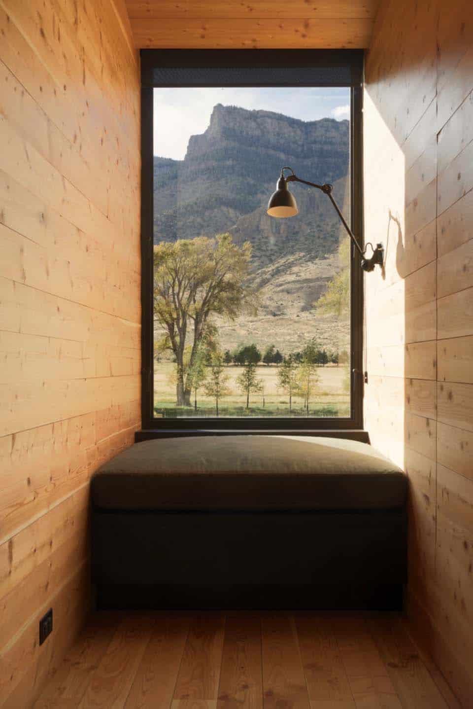 ranch-rustic-window-seat