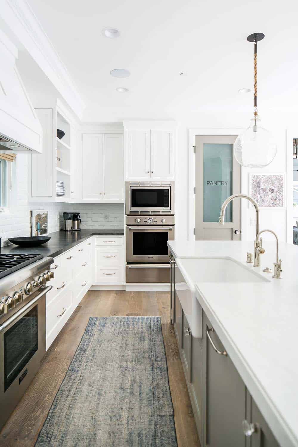 beach-style-kitchen