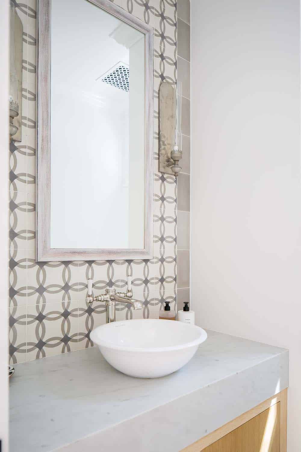 beach-style-powder-bathroom