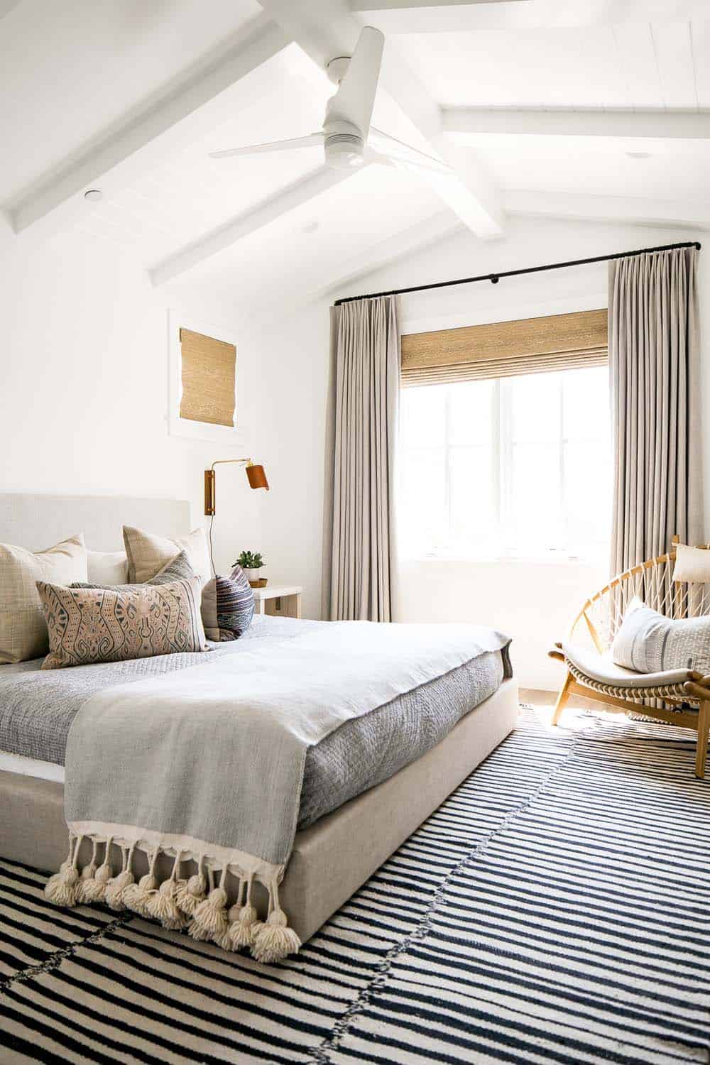 beach-style-bedroom