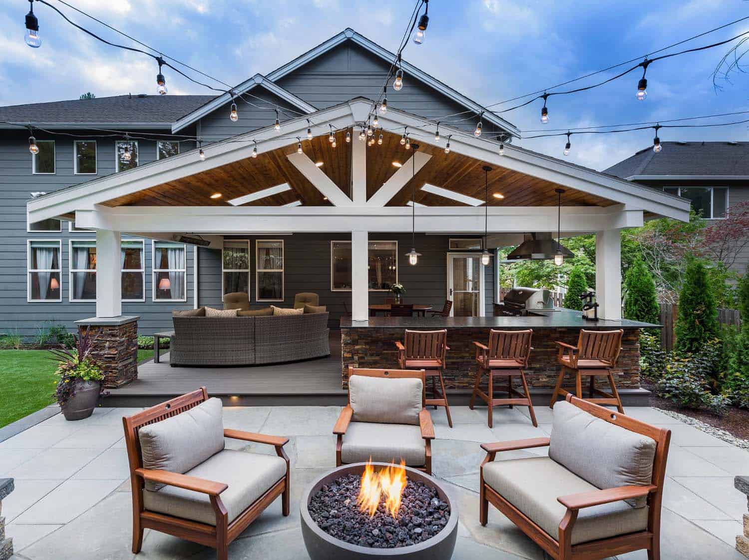 outdoor-area-bar-firepit