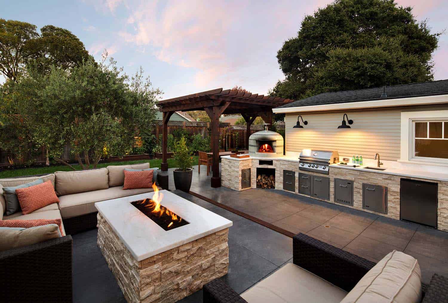 outdoor-living-space-firepit