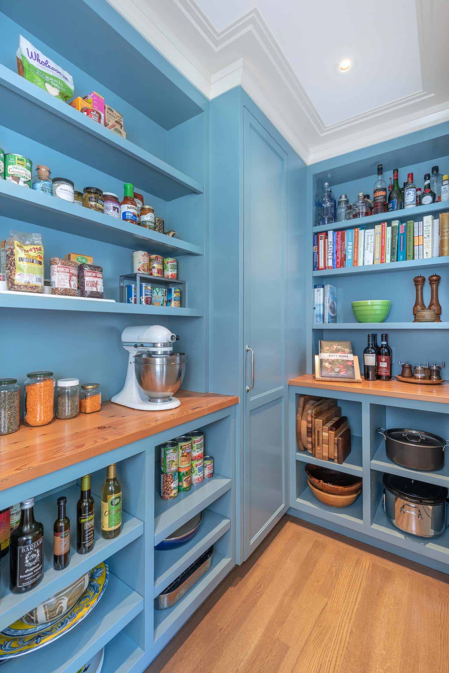 transitional-kitchen-pantry