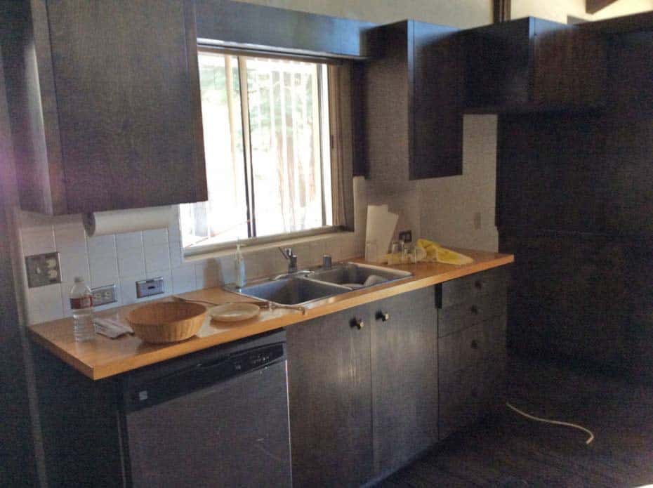 midcentury-modern-kitchen-before-remodel