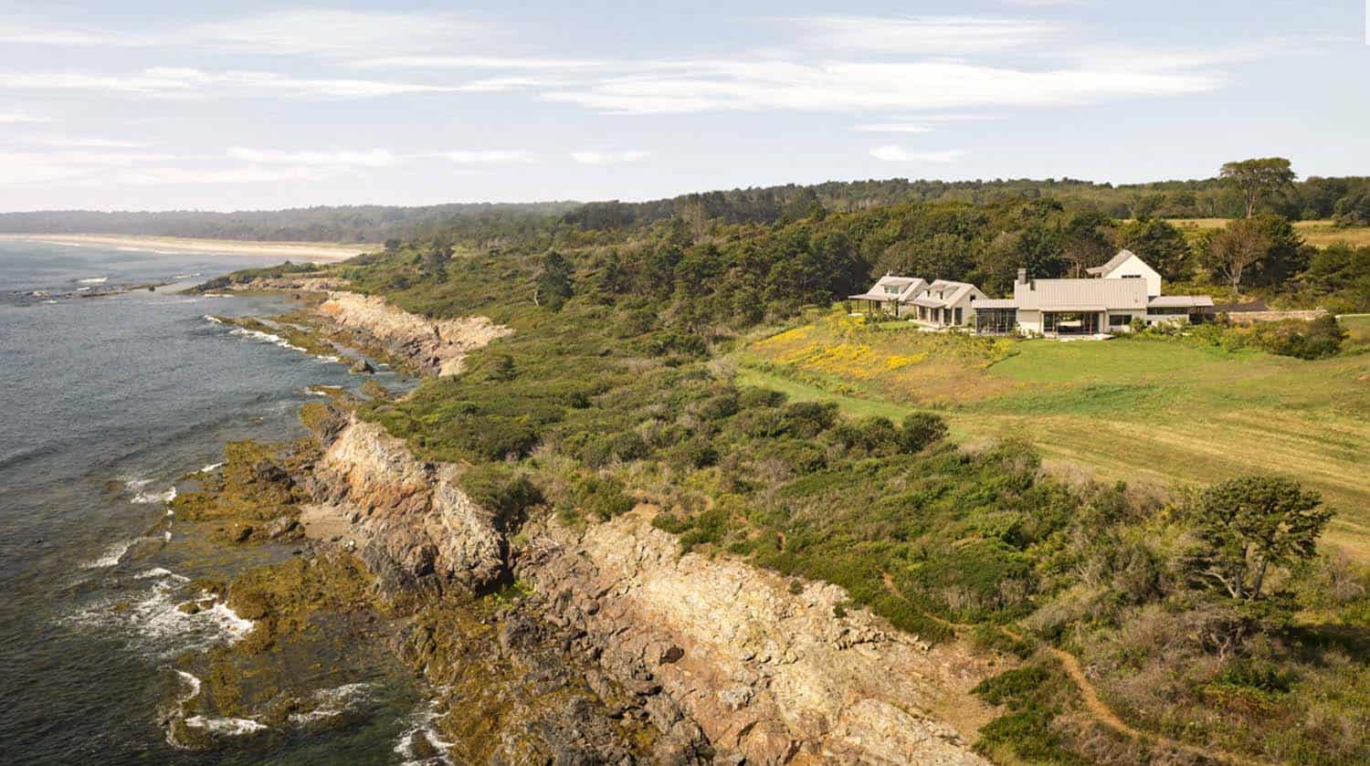 modernized-farmhouse-coastal-retreat-landscape