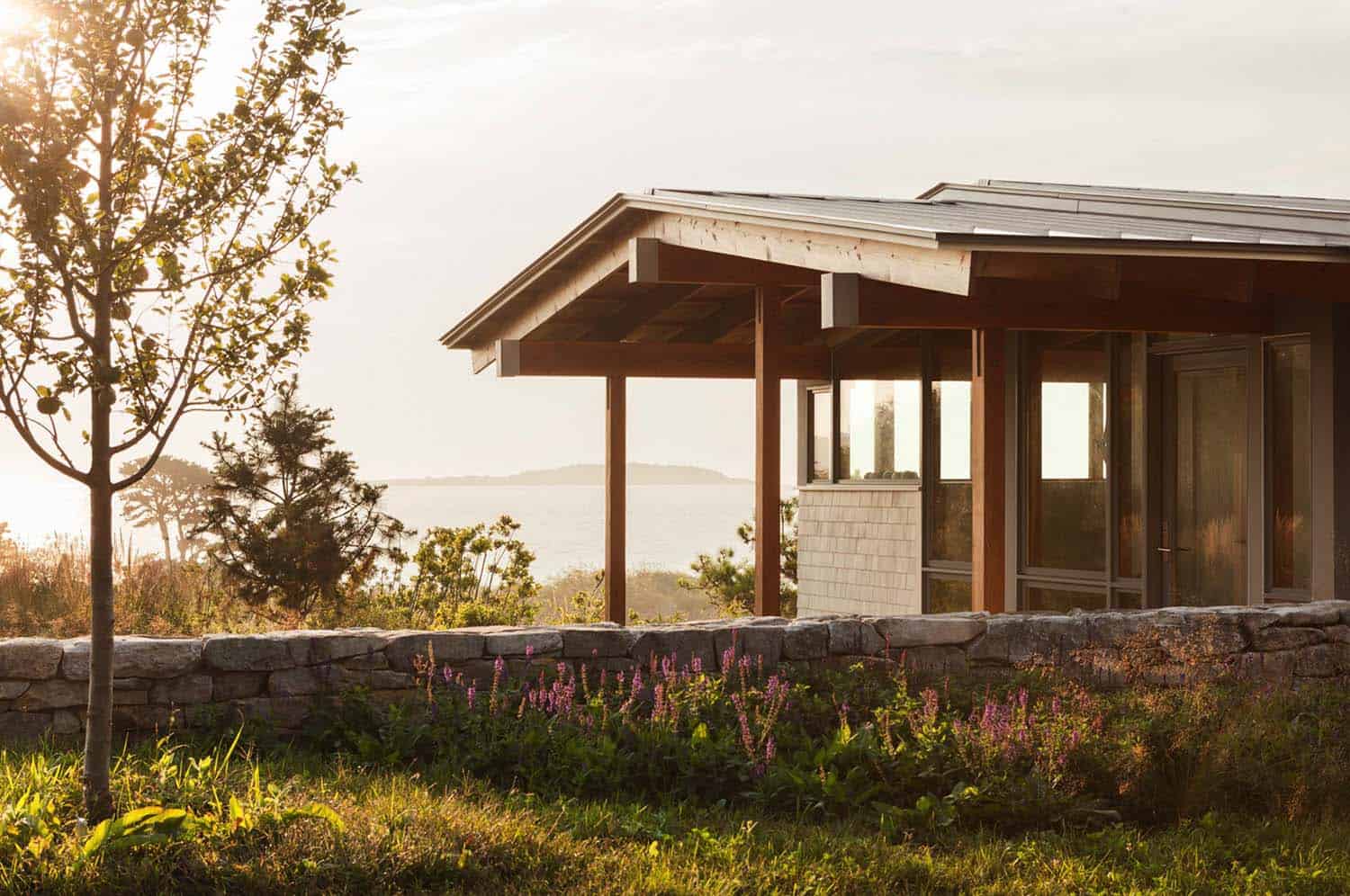 modernized-farmhouse-coastal-retreat-exterior