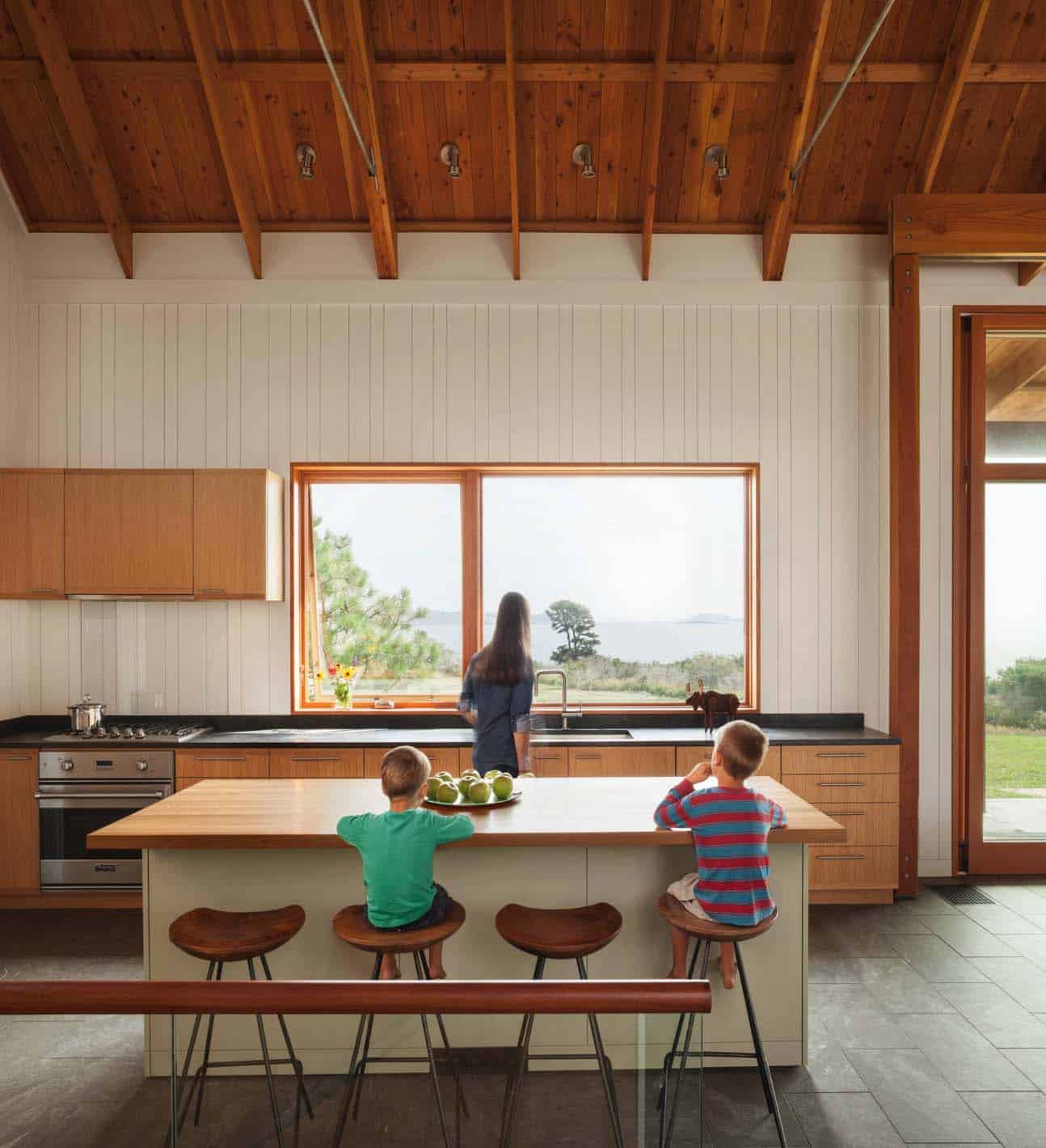 modernized-farmhouse-coastal-retreat-kitchen