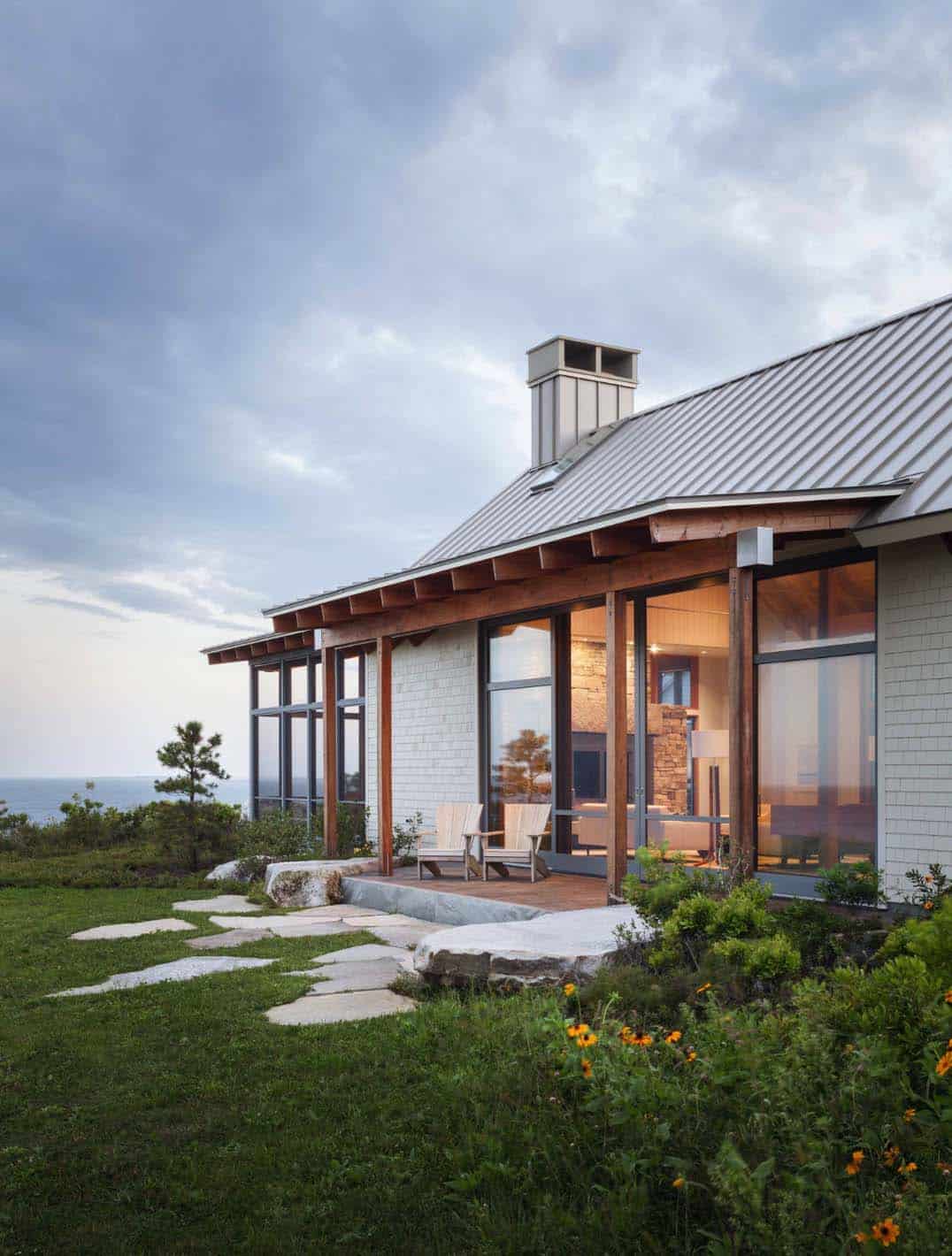 modernized-farmhouse-coastal-retreat-exterior