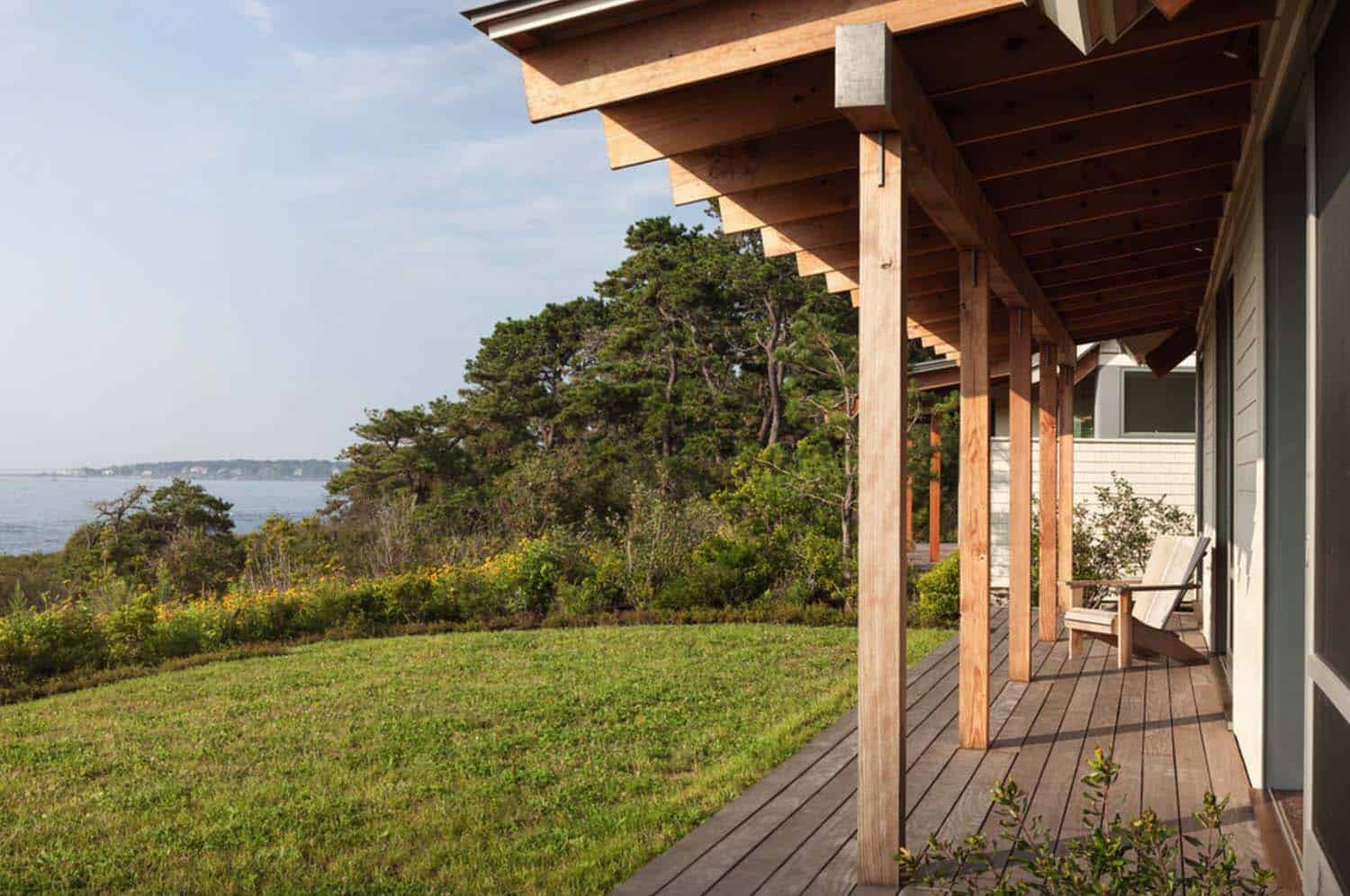 modernized-farmhouse-coastal-retreat-exterior