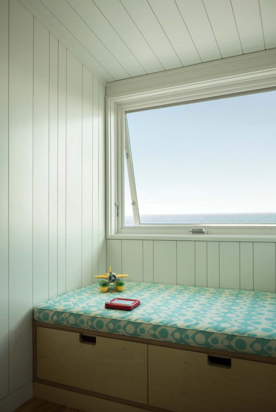 modernized-farmhouse-coastal-retreat-kids-bedroom