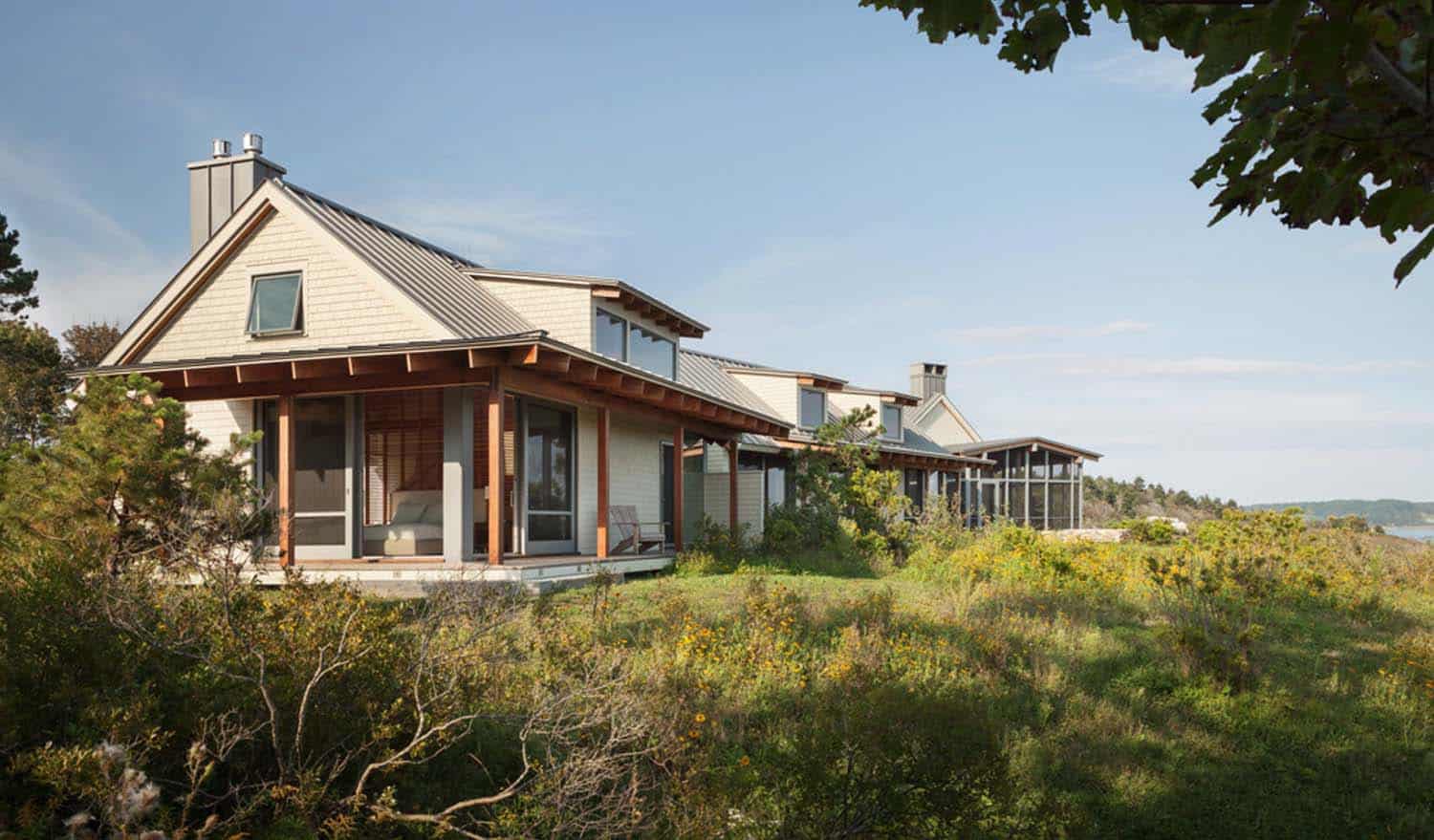 modernized-farmhouse-coastal-retreat-exterior