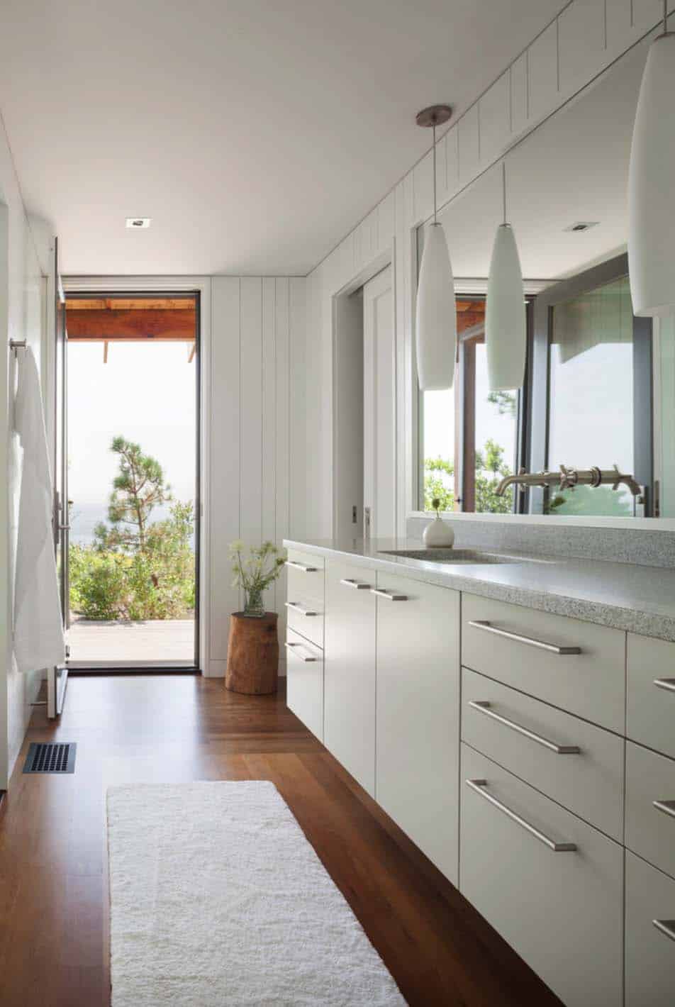 modernized-farmhouse-coastal-retreat-bathroom