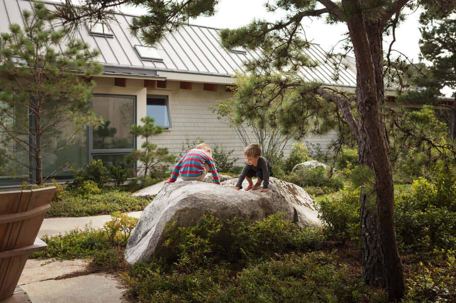 modernized-farmhouse-coastal-retreat-exterior