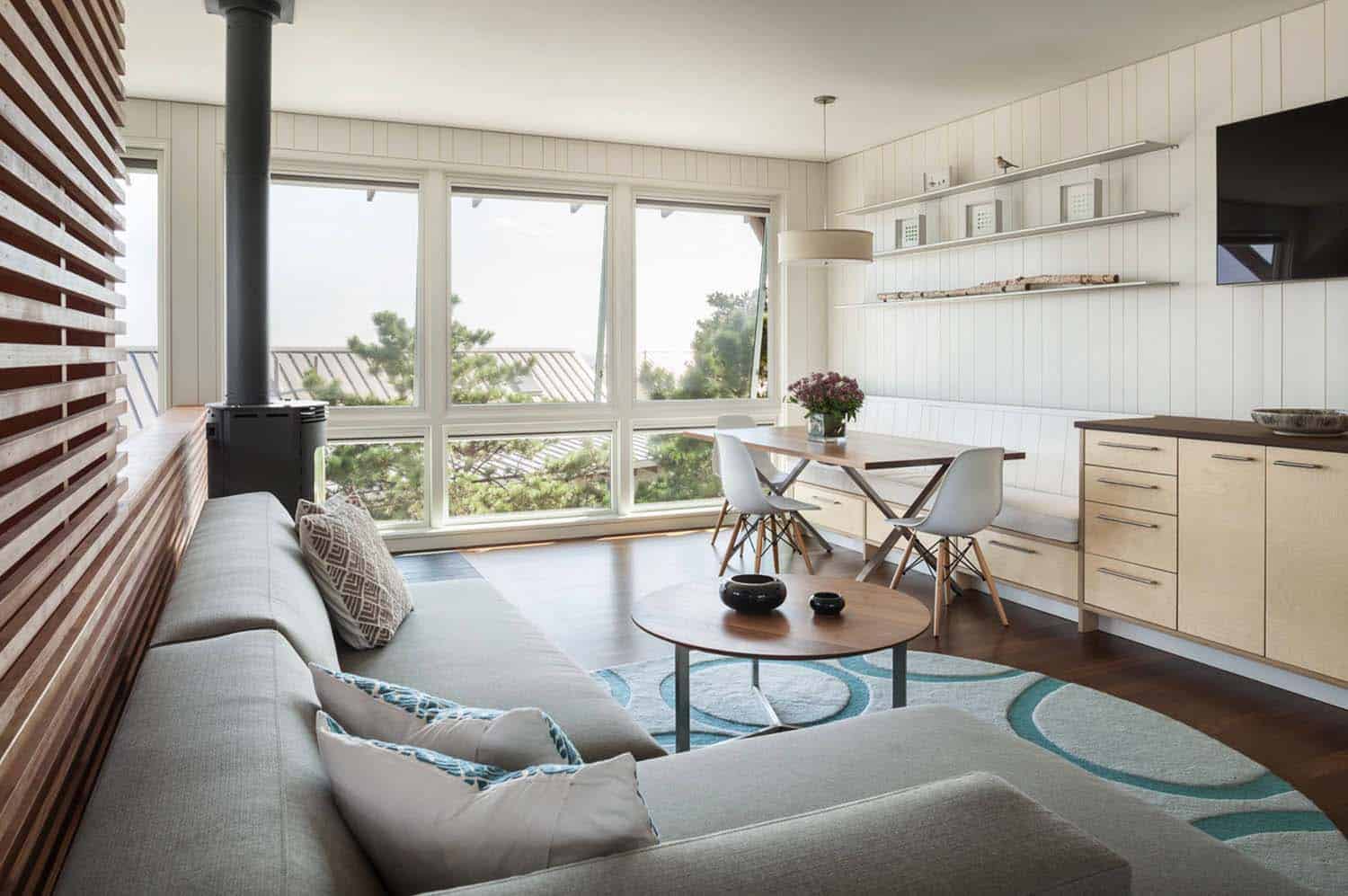 modernized-farmhouse-coastal-retreat-guest-quarters