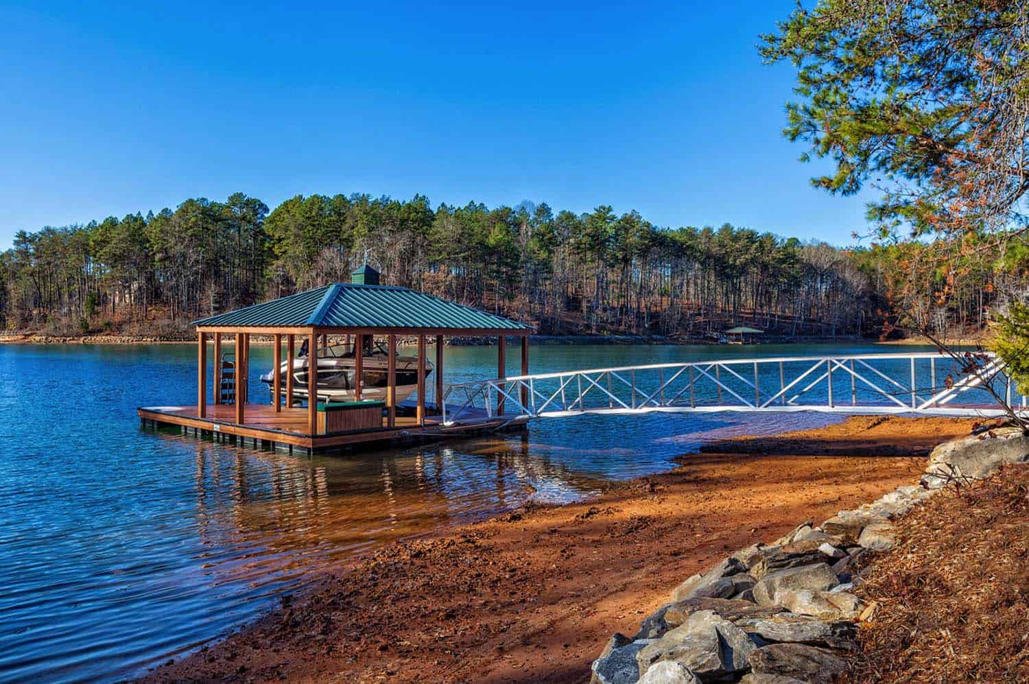 rustic-lakefront-retreat-landscape