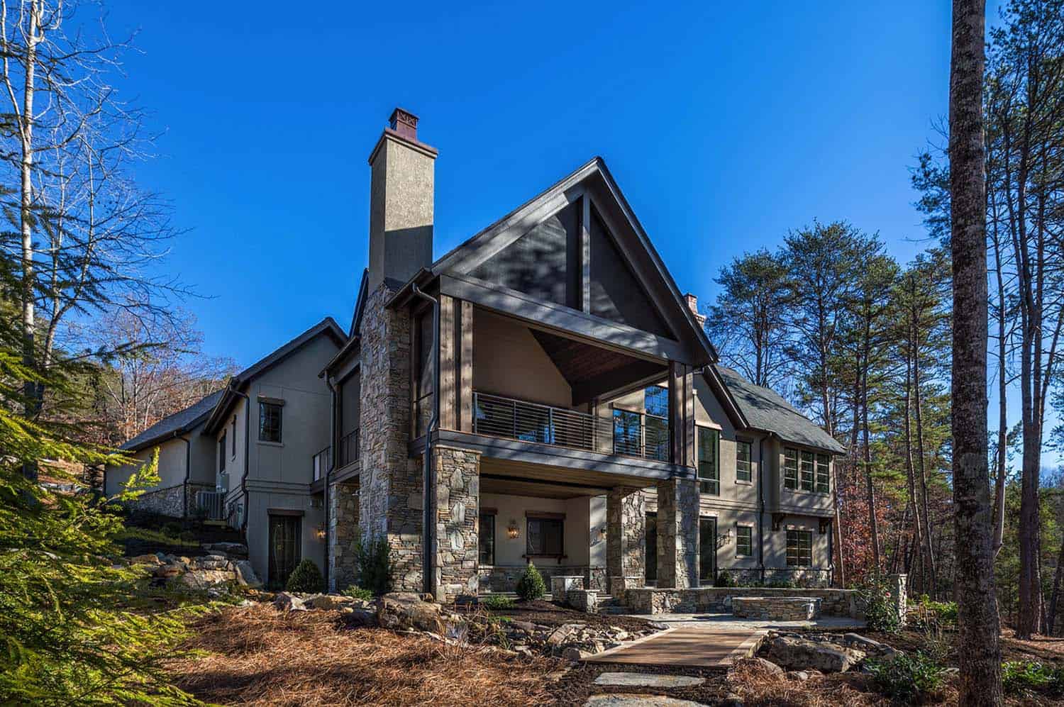rustic-lakefront-retreat-exterior