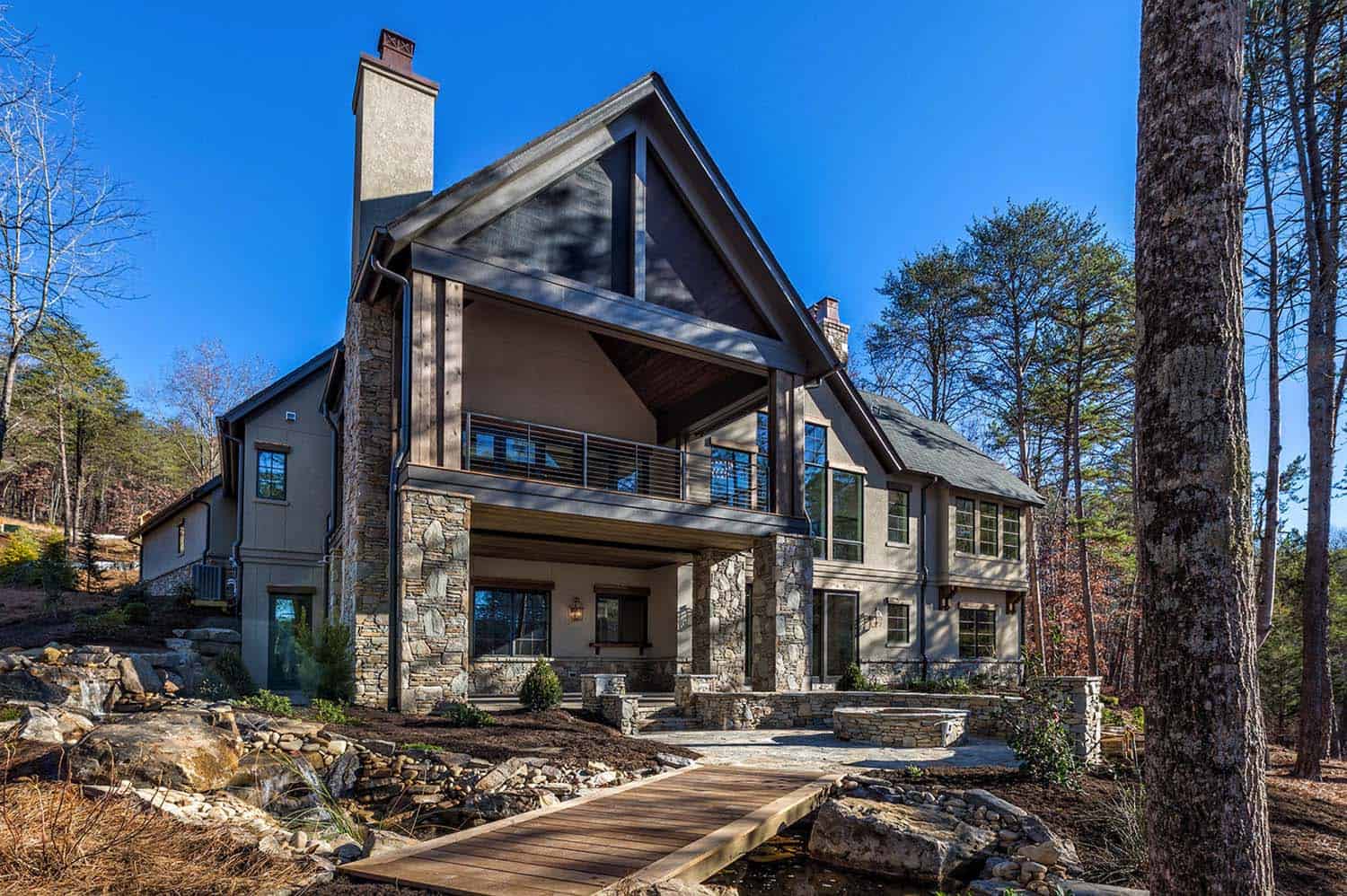 rustic-lakefront-retreat-exterior