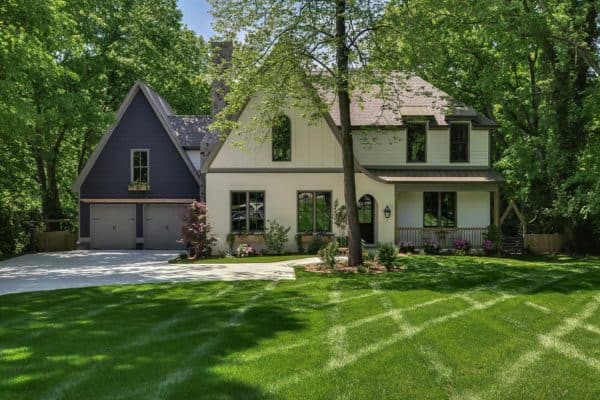 featured posts image for Inside an inviting cottage style house with a woodsy backdrop in Tennessee