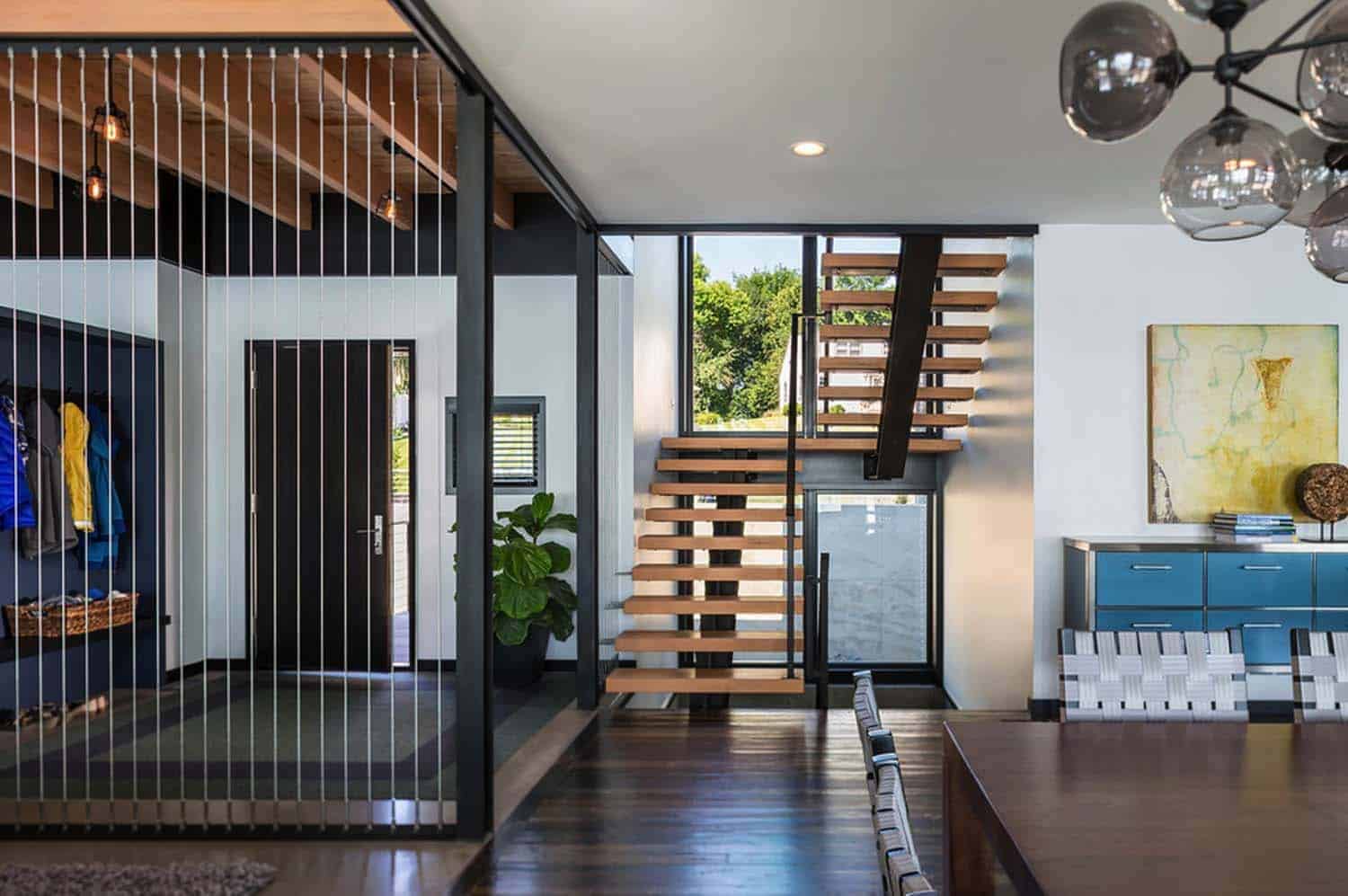 contemporary-lake-minnetonka-home-entry