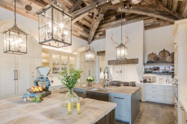 featured posts image for Absolutely stunning farmhouse style home nestled on Lake Travis, Texas