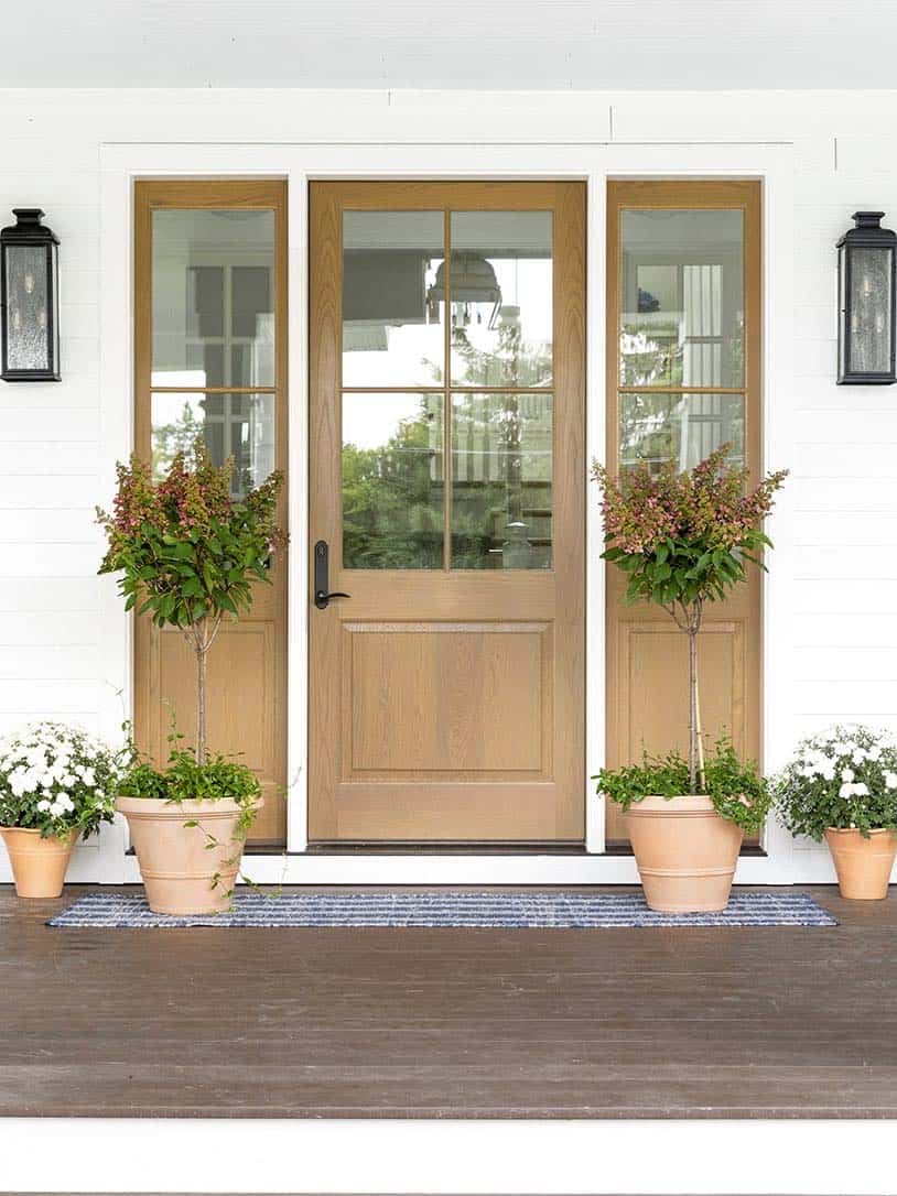 farmhouse-style-home-entry