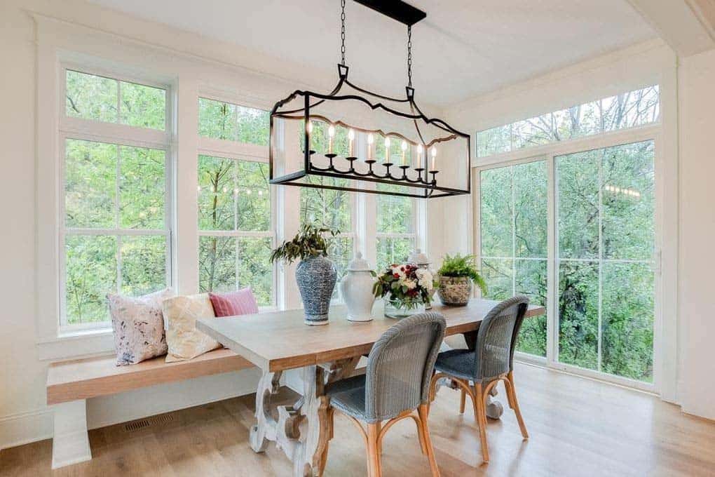 farmhouse-style-dining-room