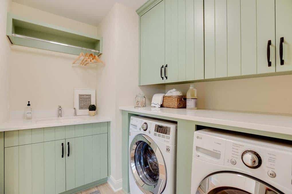 farmhouse-style-laundry-room