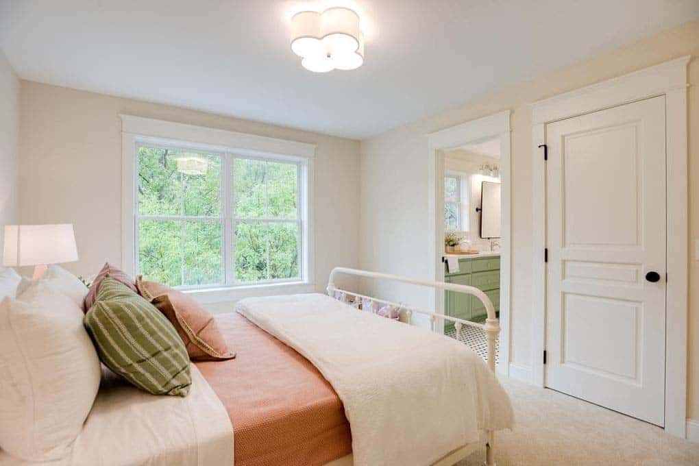 farmhouse-style-bedroom