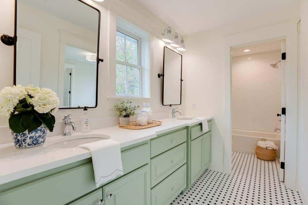 farmhouse-style-bathroom