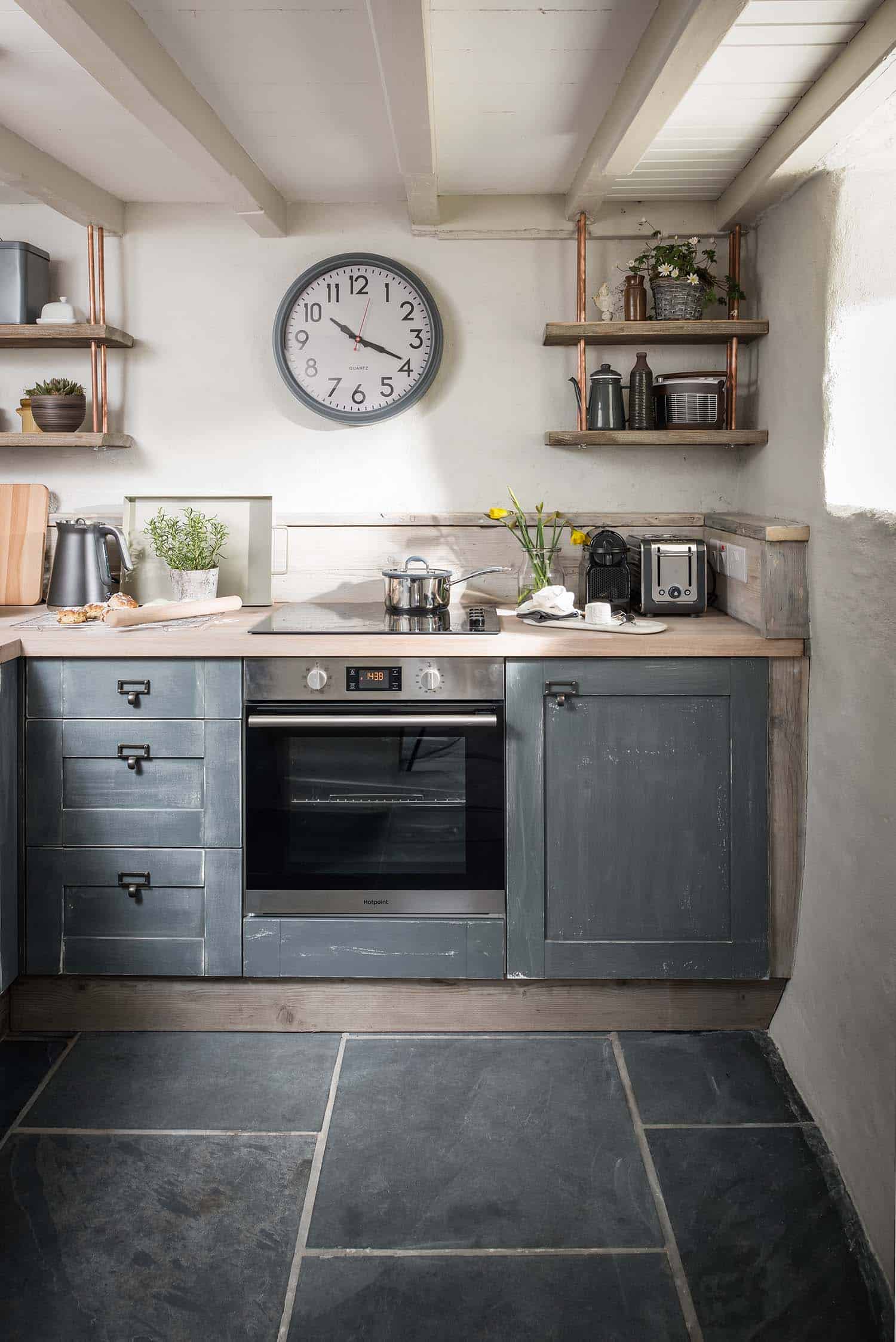 cozy-cottage-kitchen